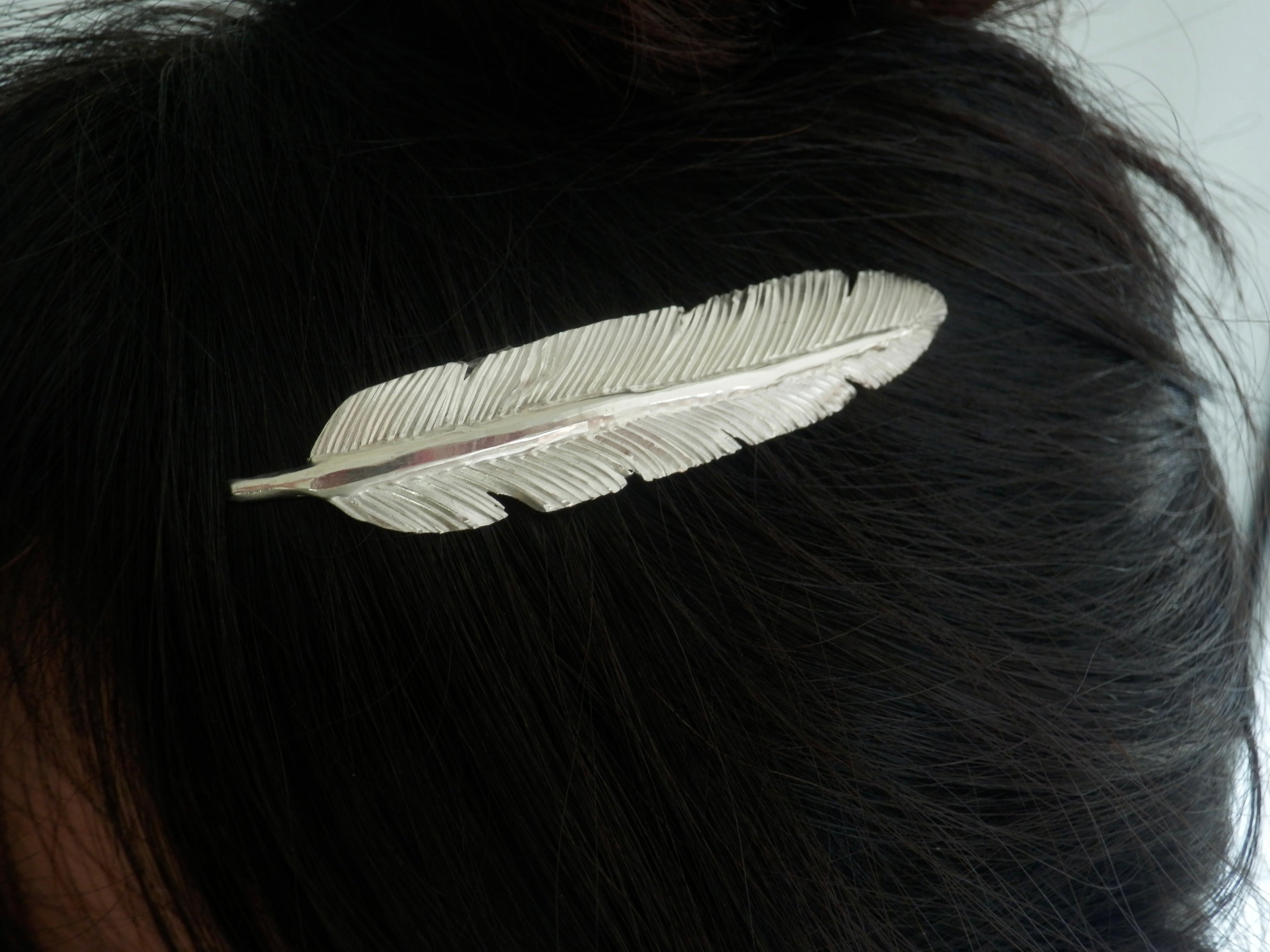 FEATHER HAIRCLIP • 24