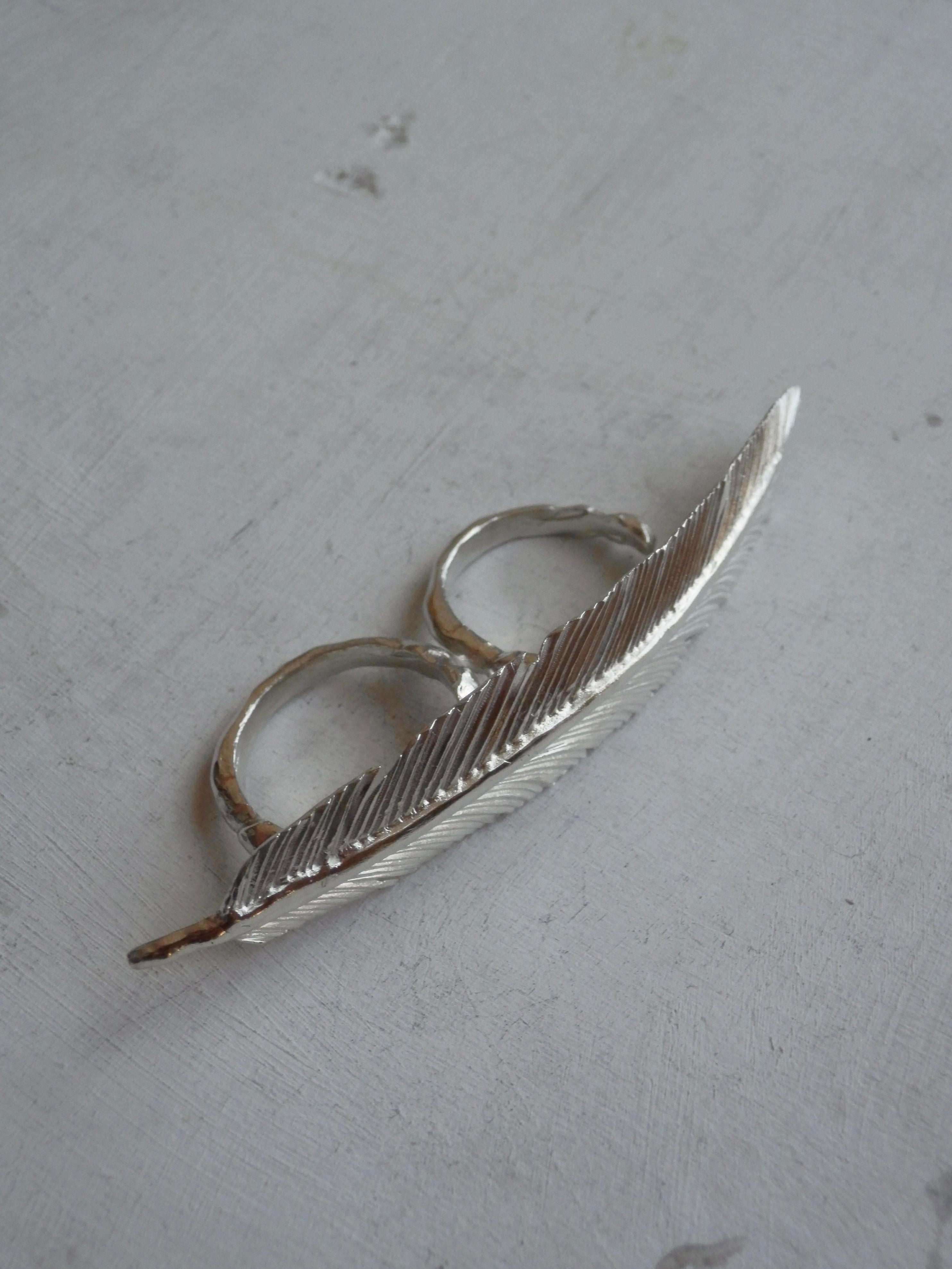 FEATHER REST •2