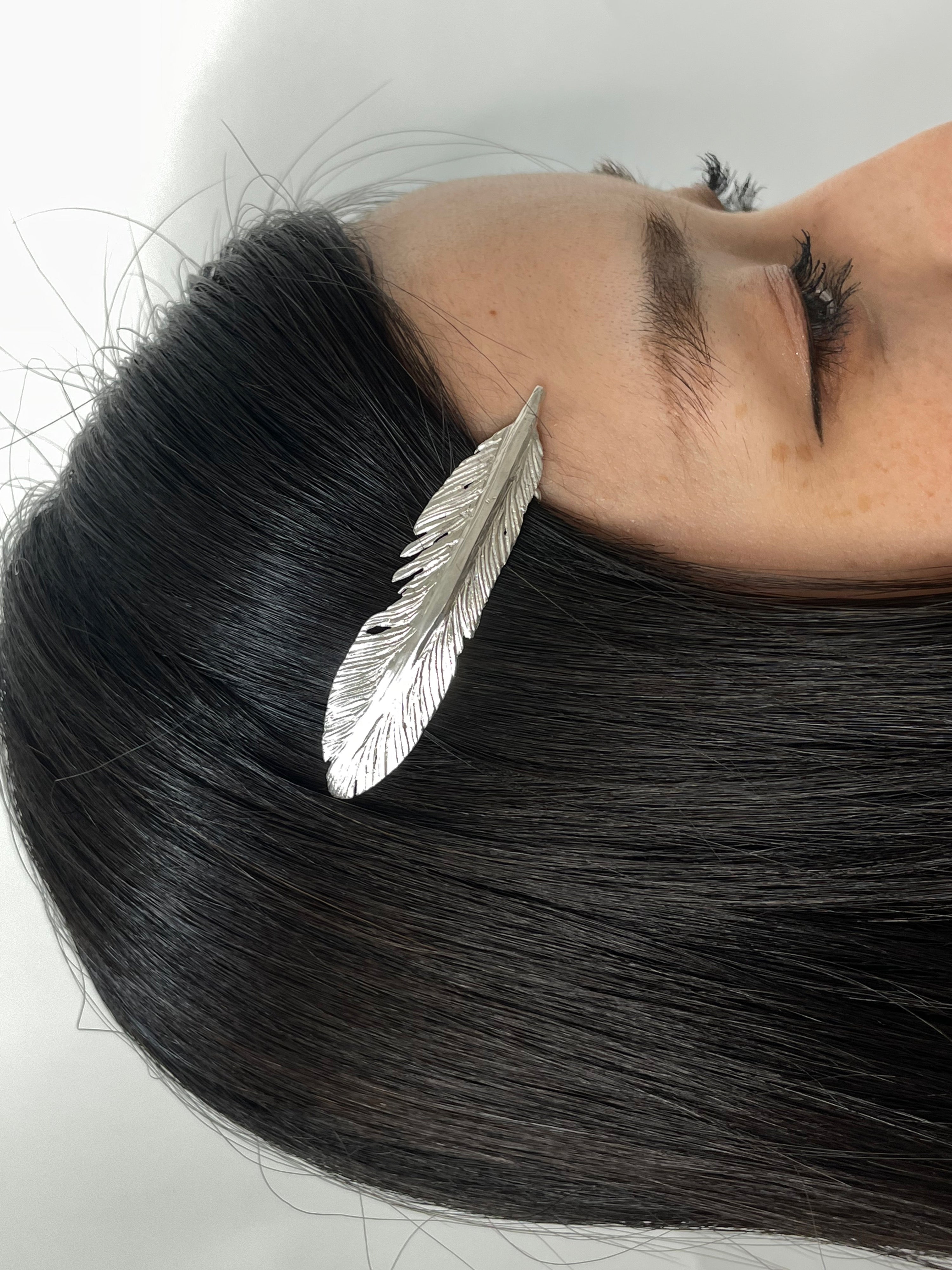FEATHER HAIR CLIP •3