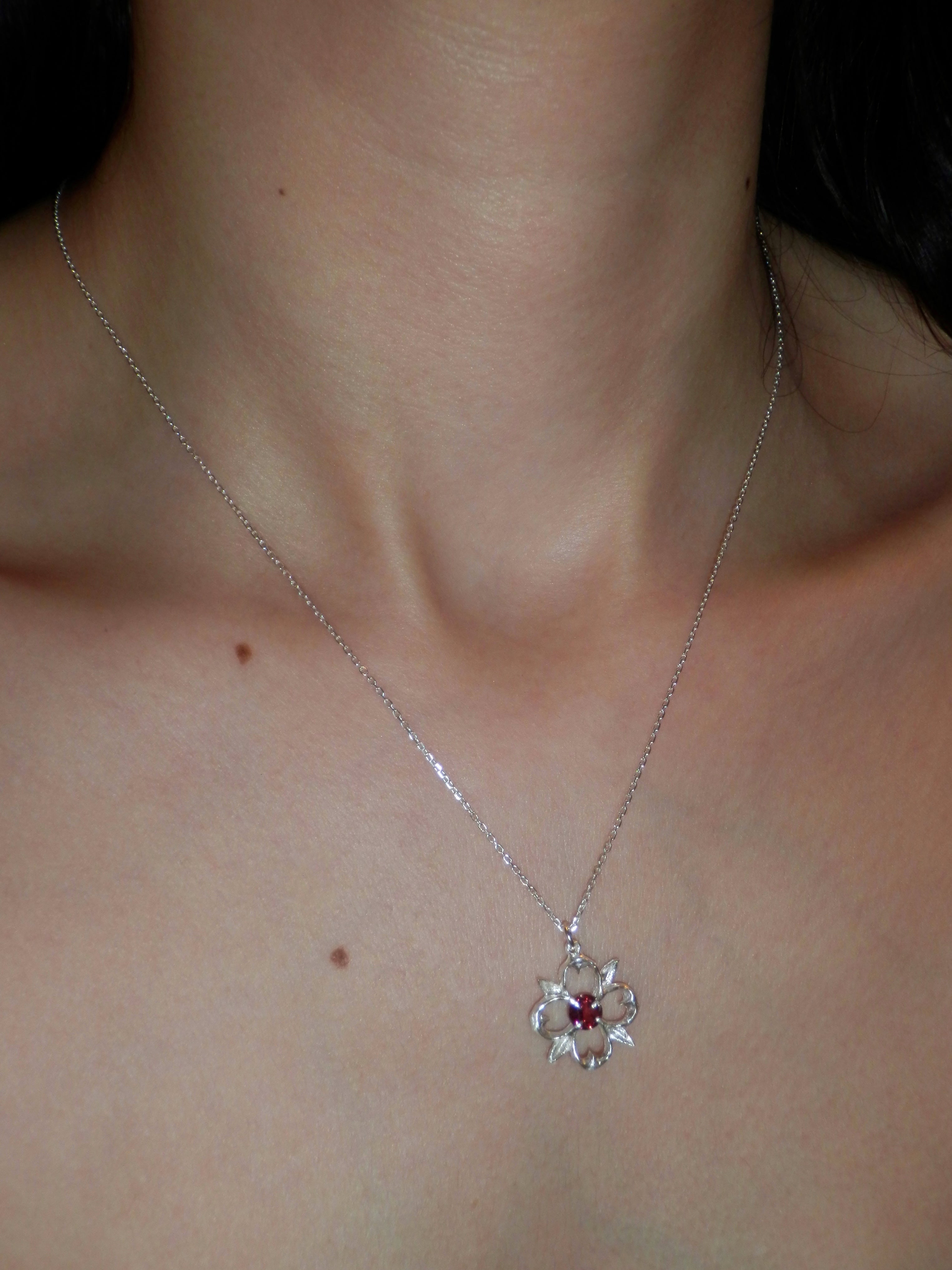 PETALS WITH CHAIN – MOIRA X MEL