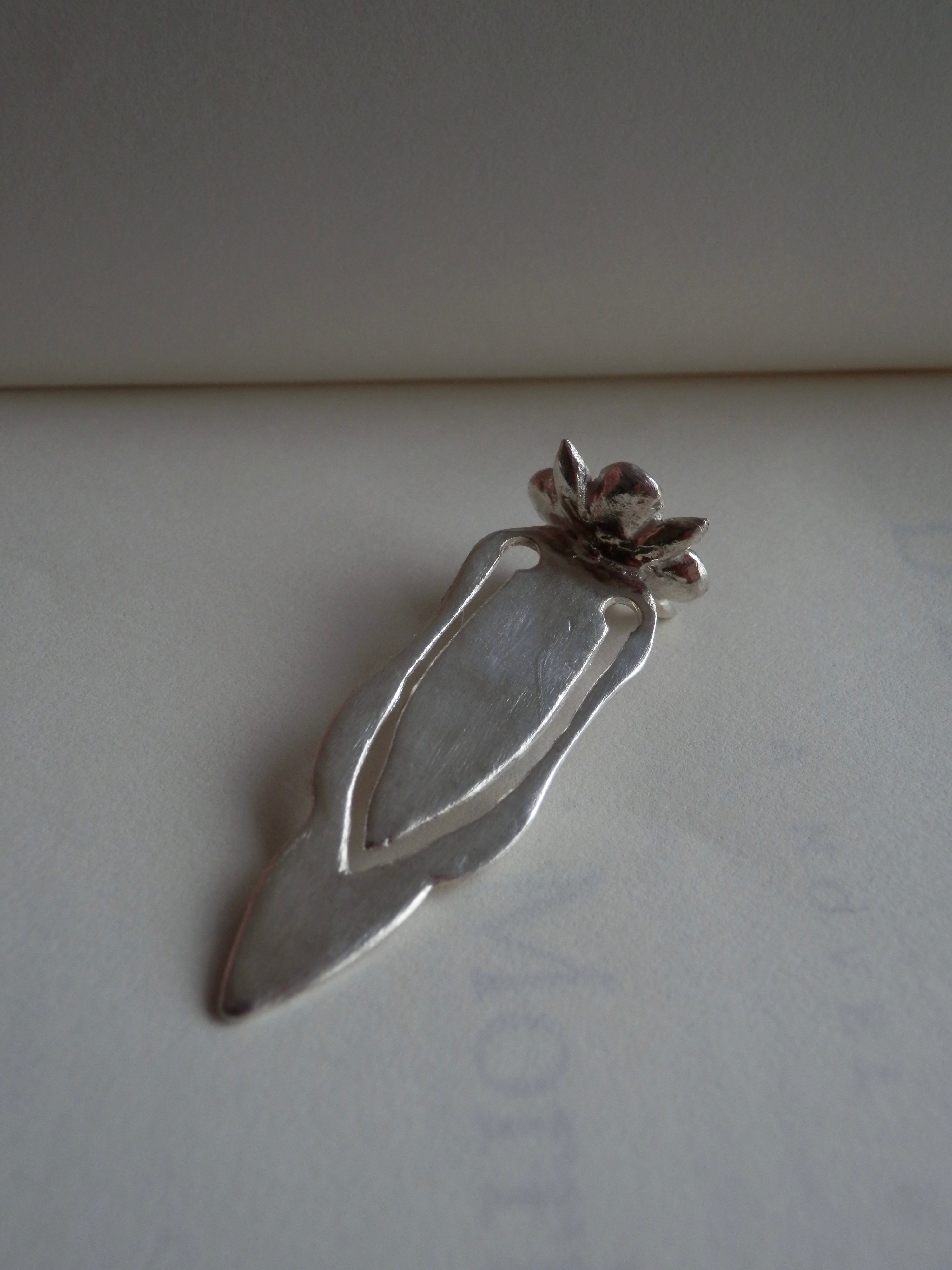 PETAL BOOKMARK [garnet]