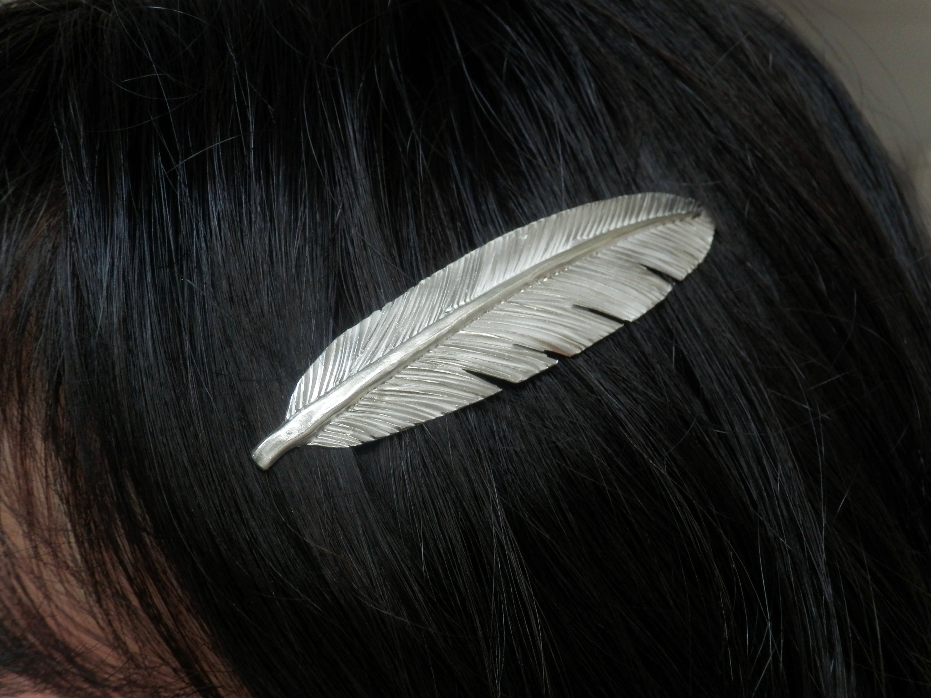 FEATHER HAIRCLIP • 26 [~7.5cm]