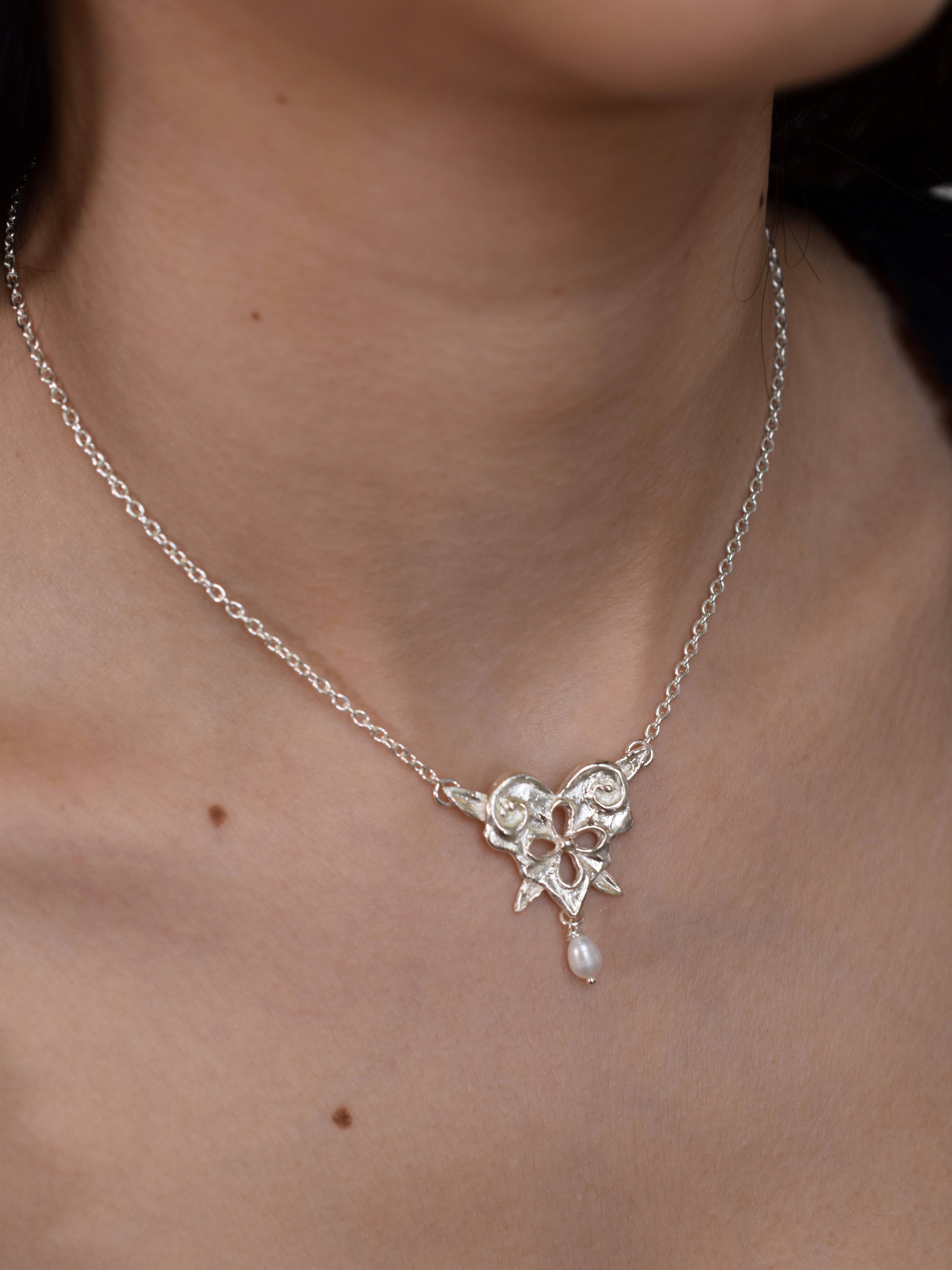 LACE OF WINDOWS PENDANT