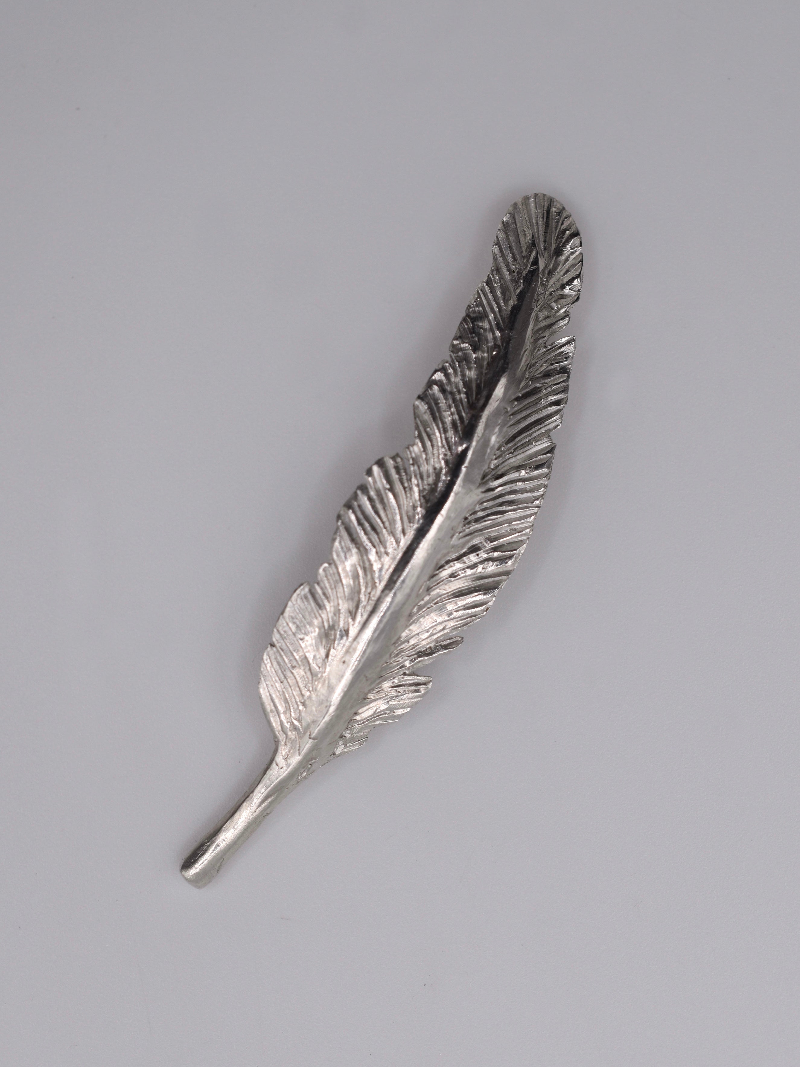 FEATHER HAIR CLIP •2