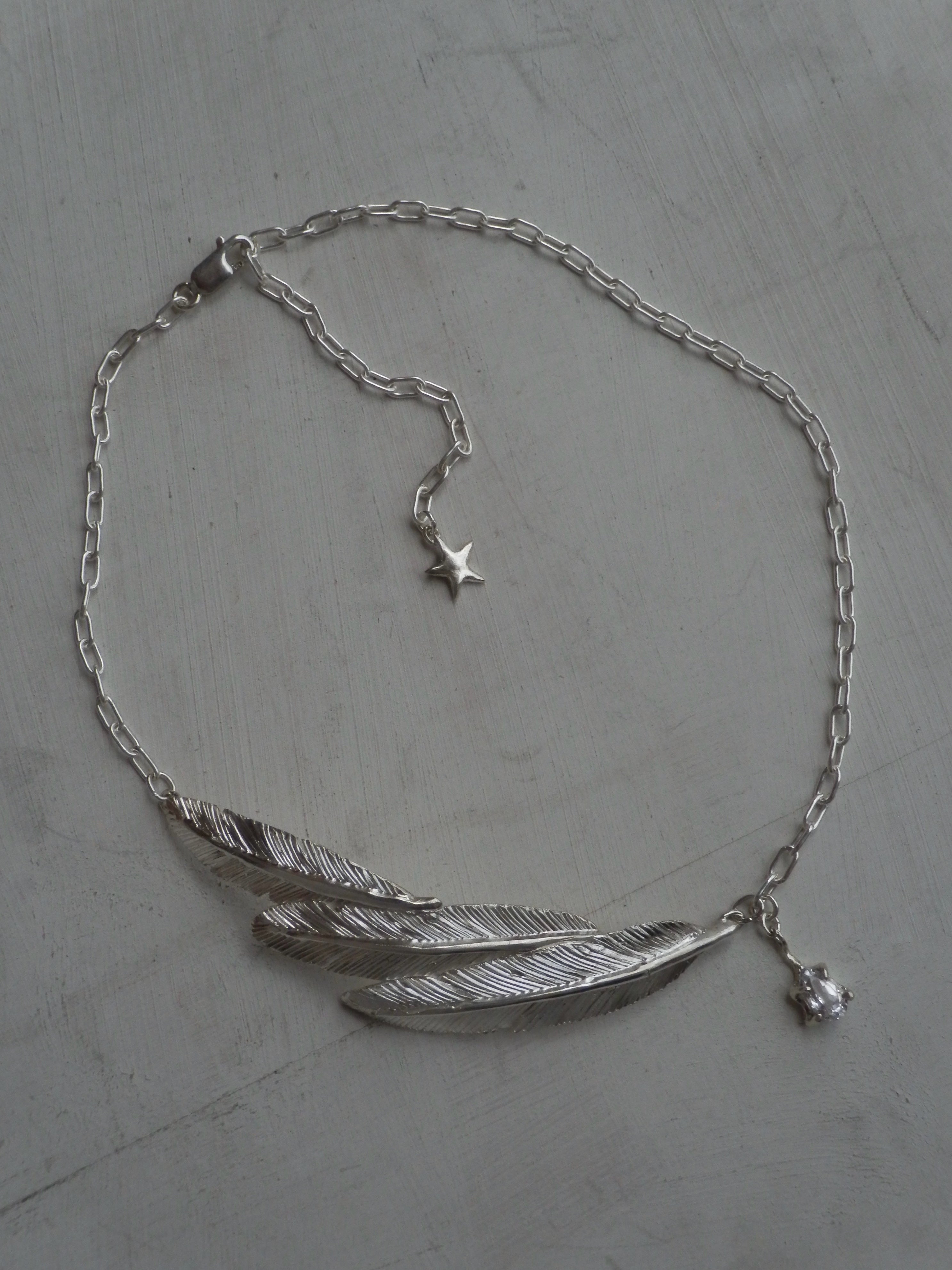 A HALF WING [1.1ct]