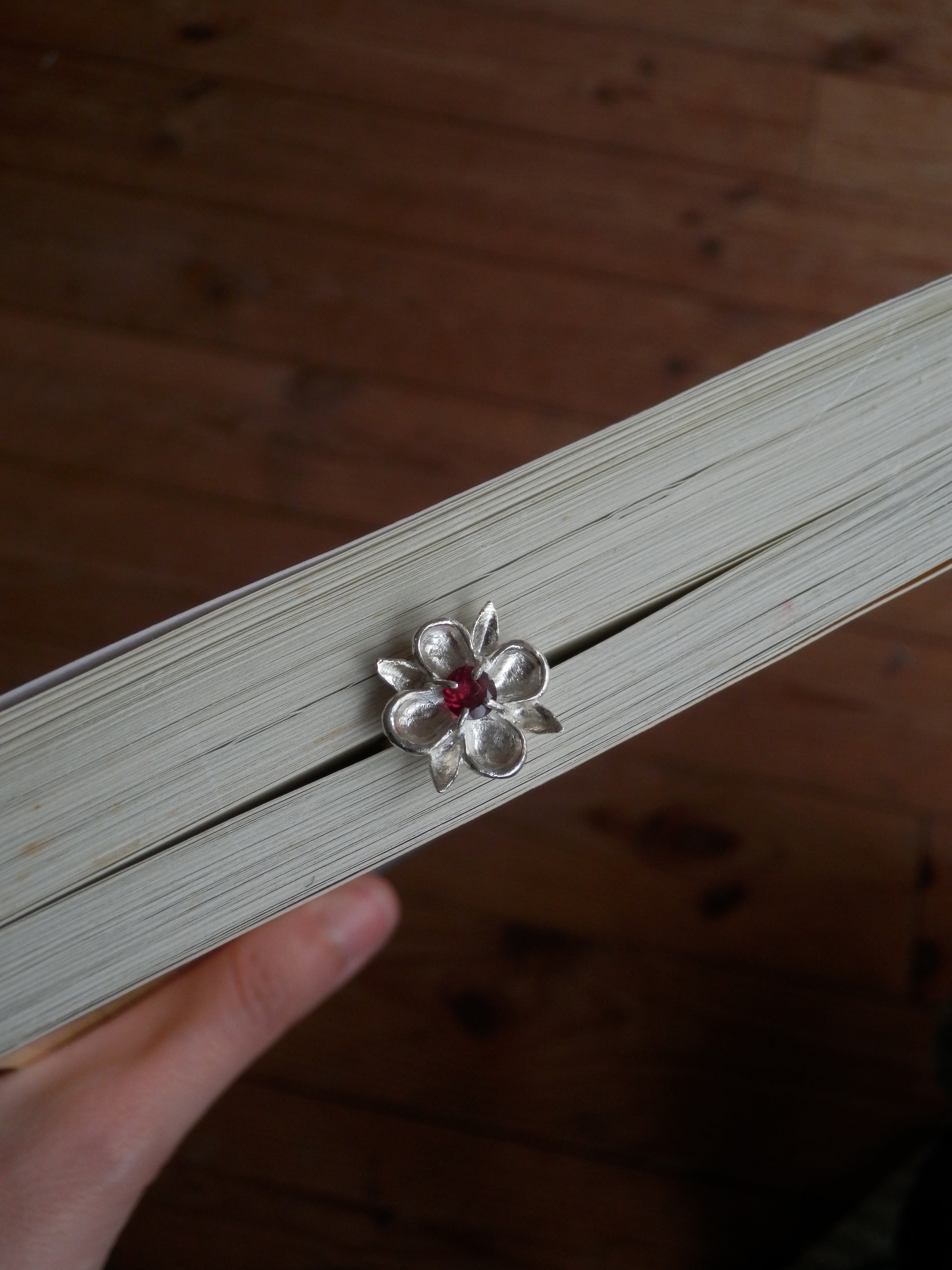 PETAL BOOKMARK [garnet]