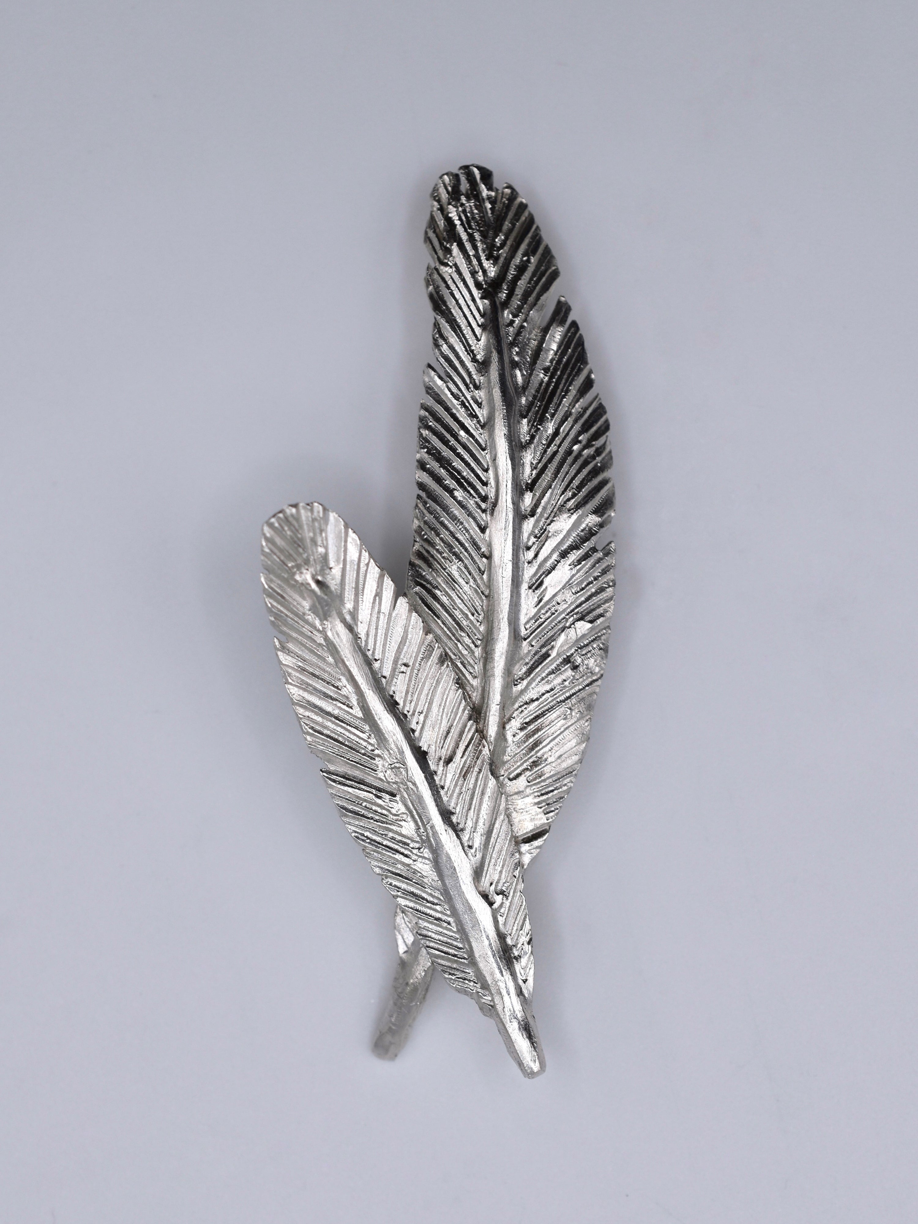 FALLING FEATHER HAIR CLIP
