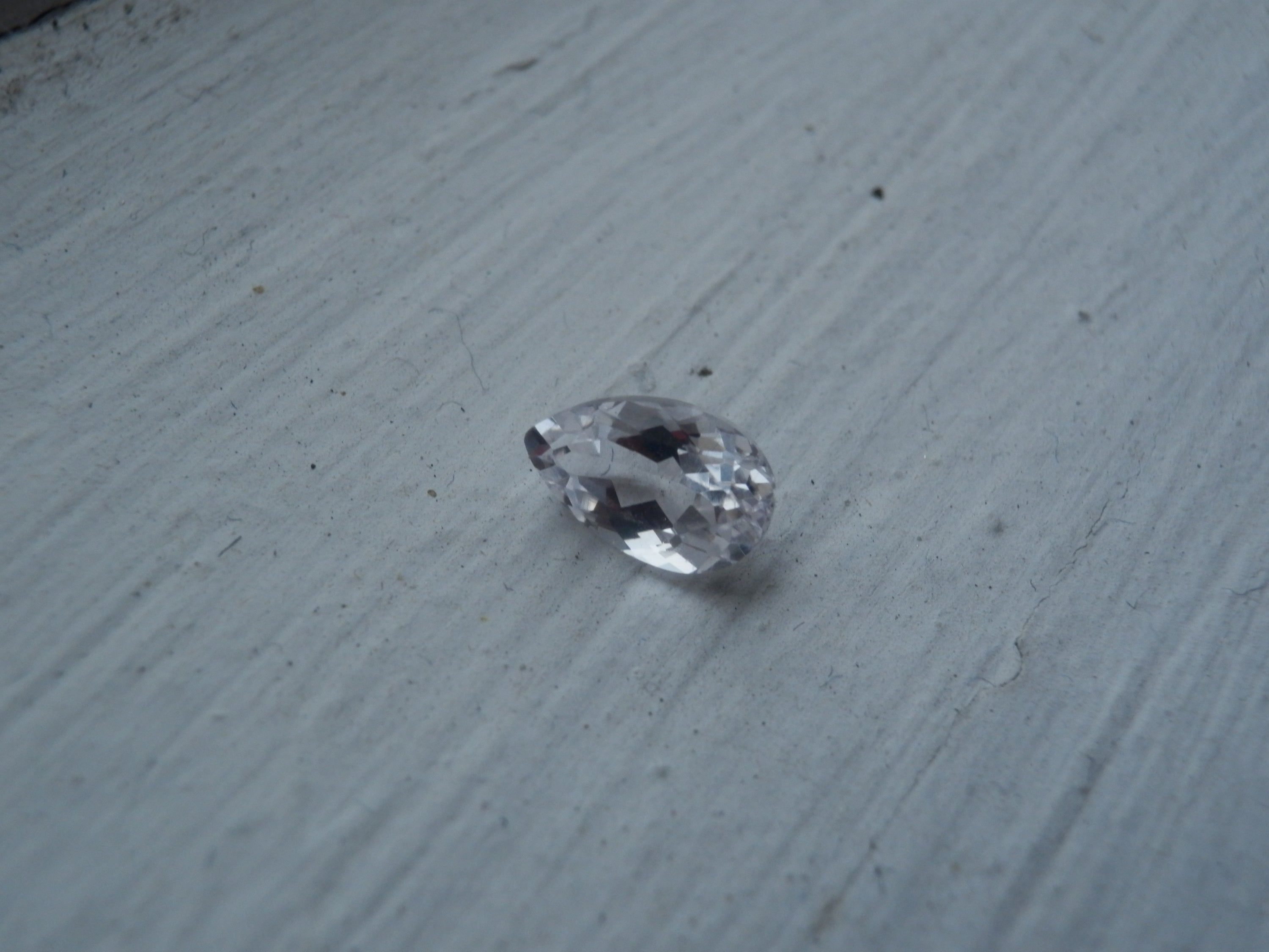 A HALF WING [1.1ct]
