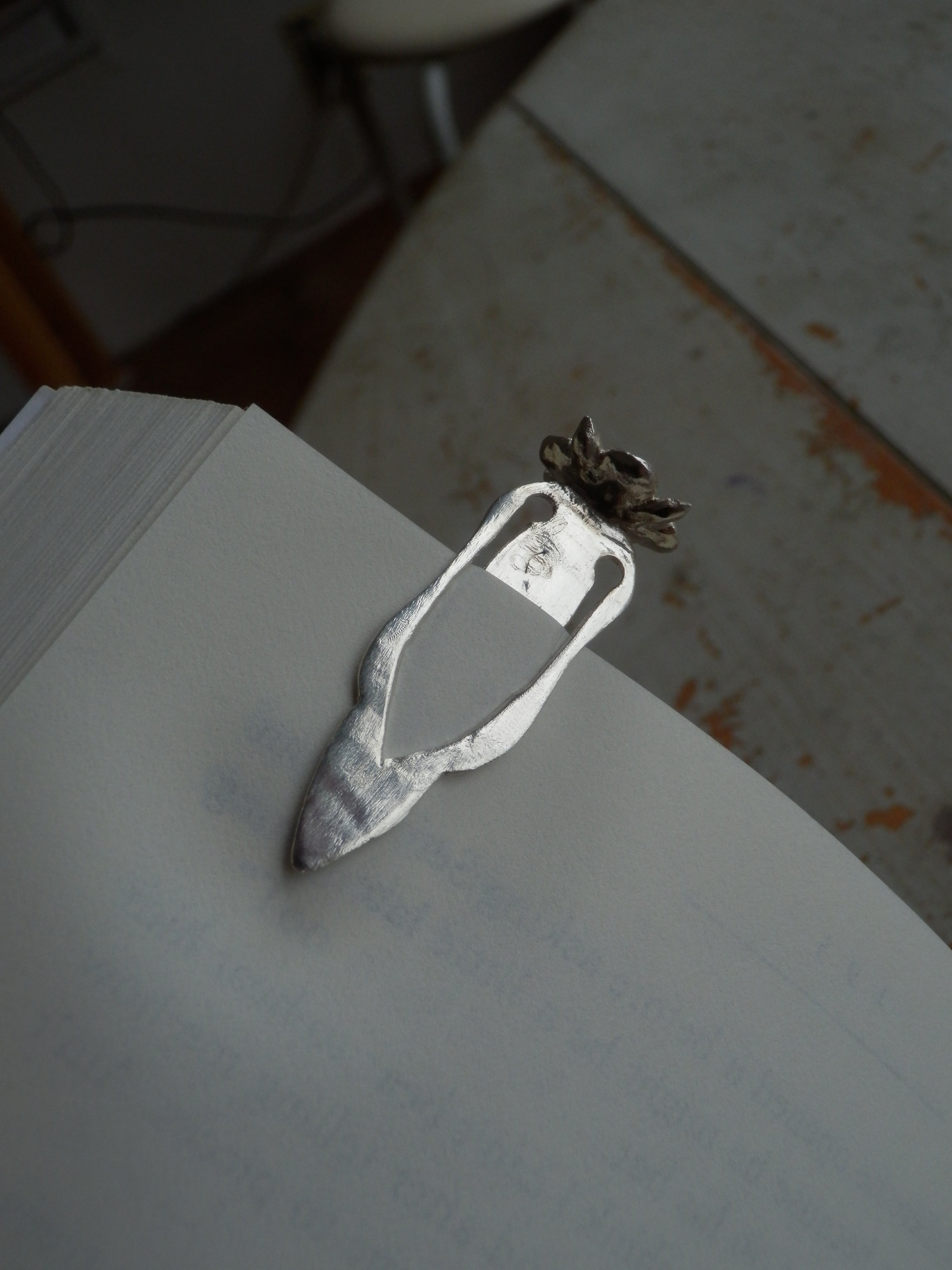PETAL BOOKMARK [garnet]