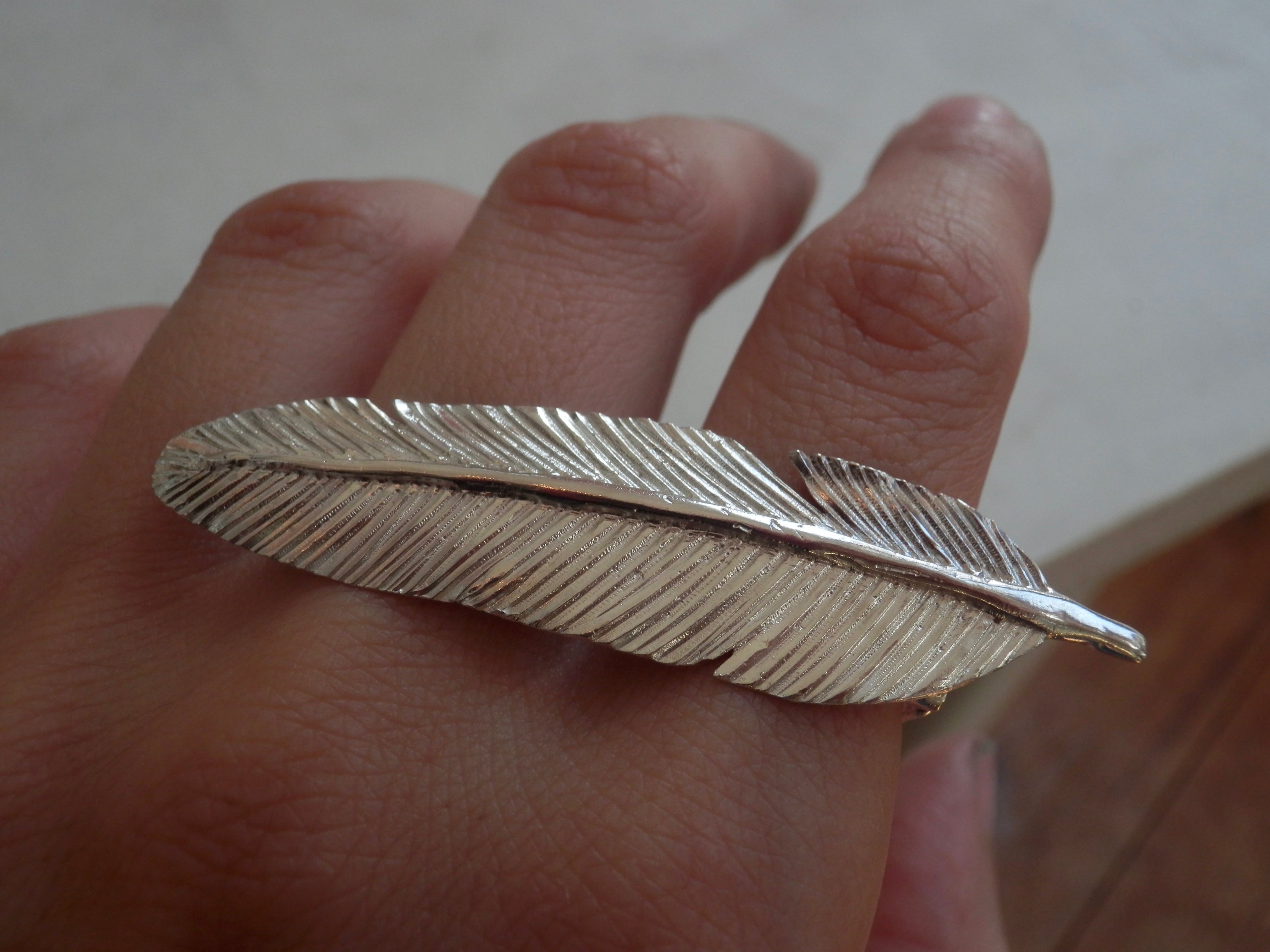 FEATHER REST
