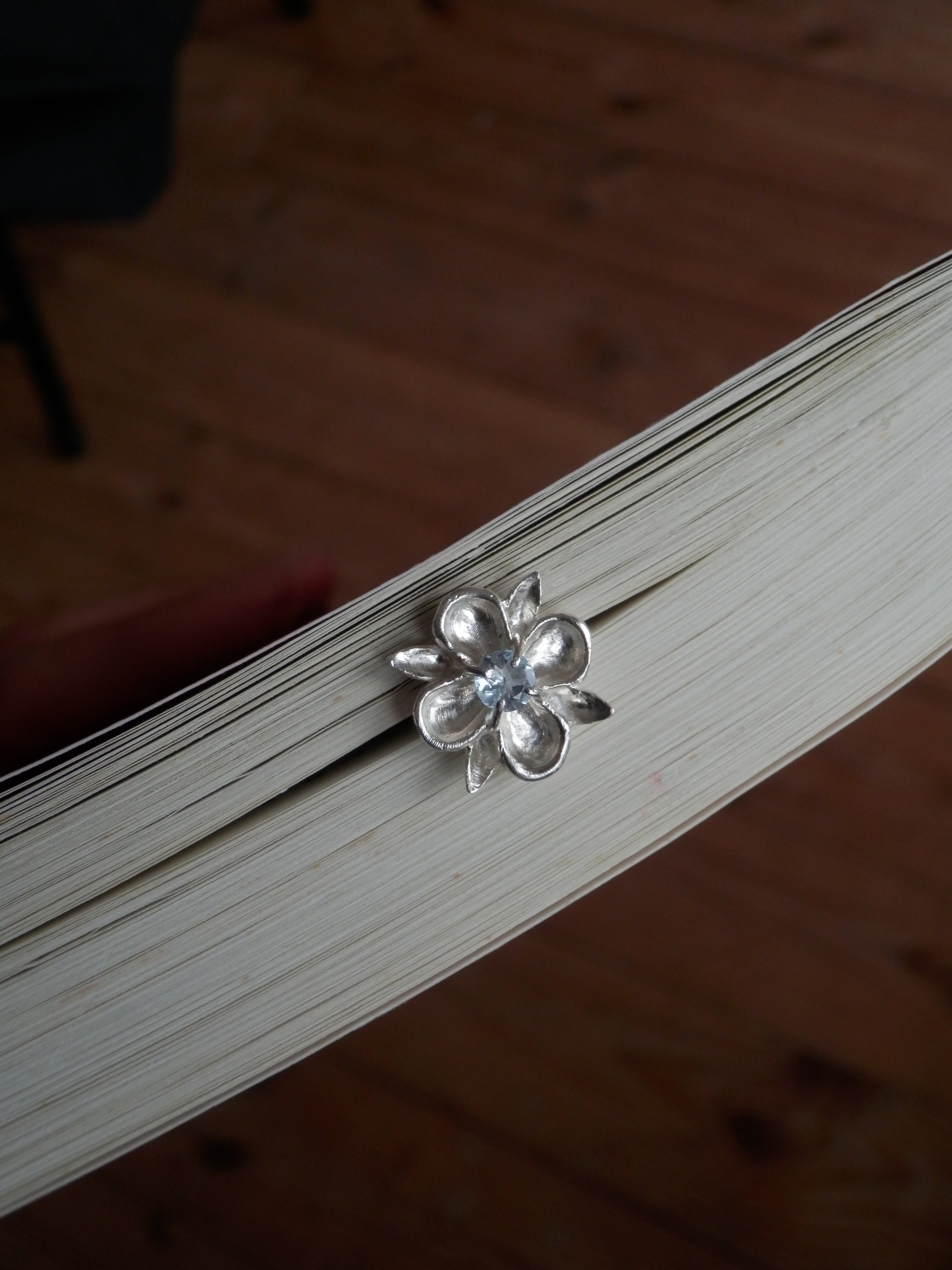 PETAL BOOKMARK [aquamarine]