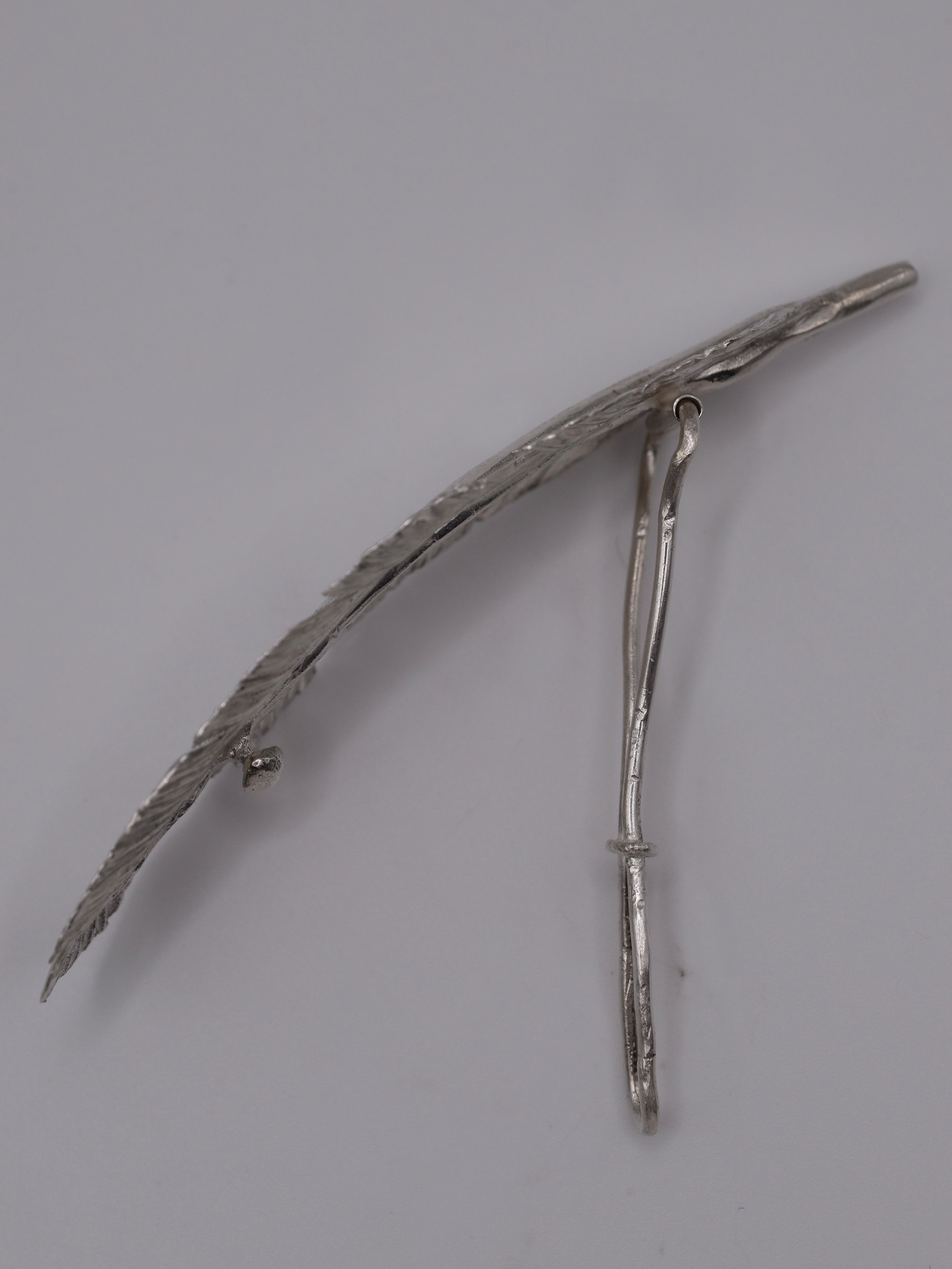 FEATHER HAIR CLIP •1