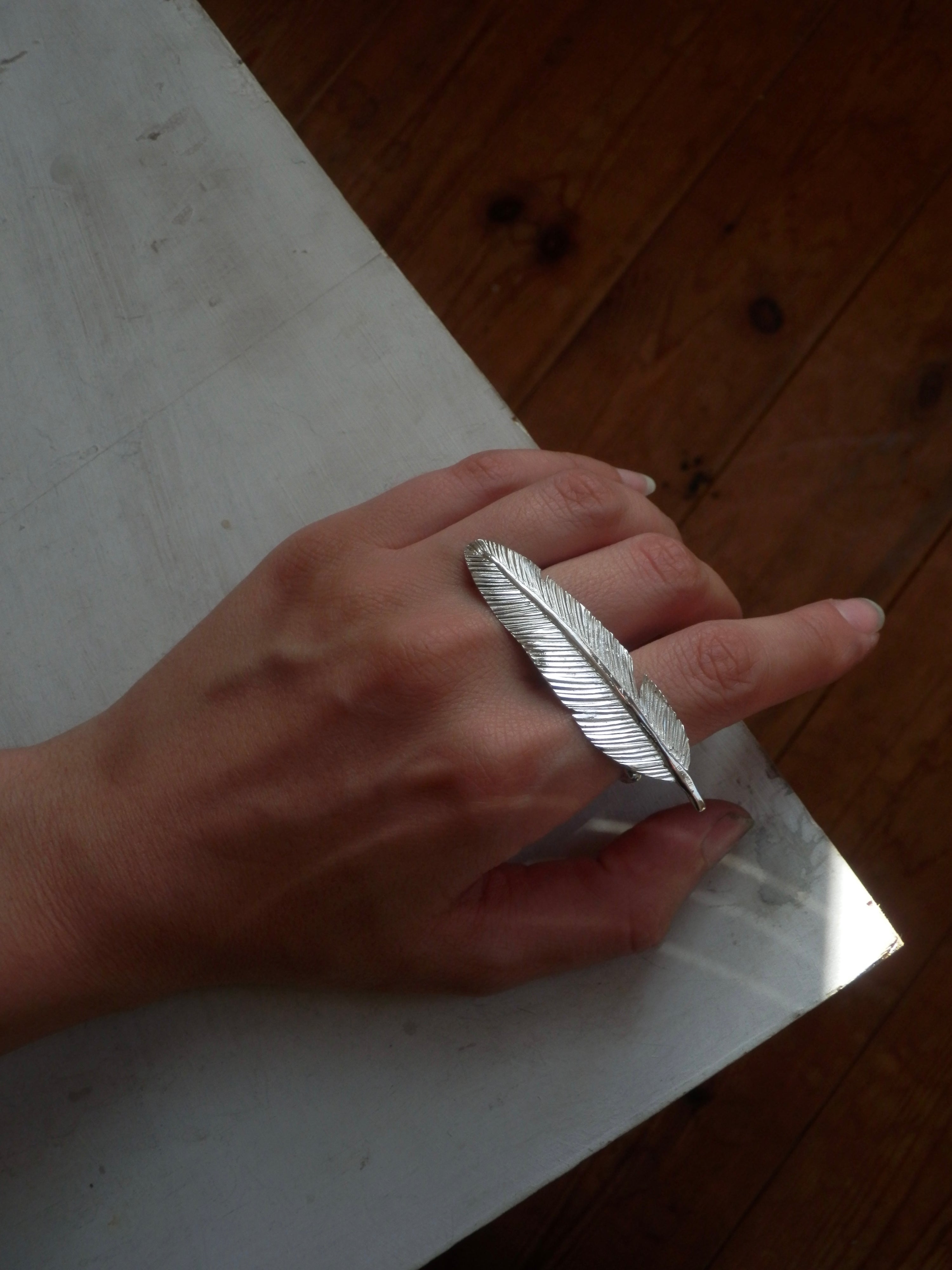 FEATHER REST